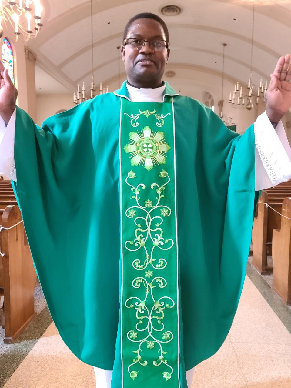 DIVINE MERCY GREEN VESTMENT 12