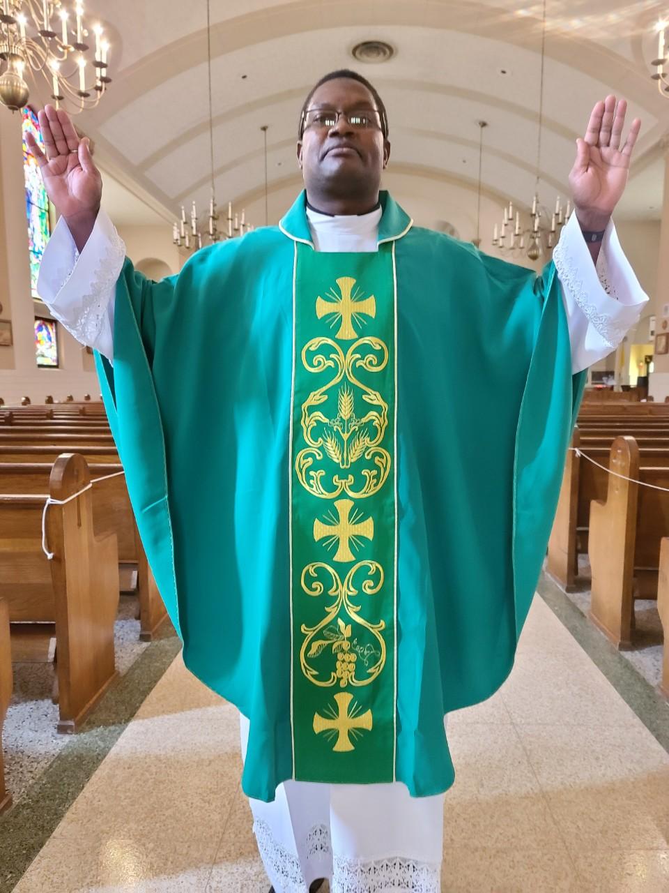 GREEN VESTMENT 11