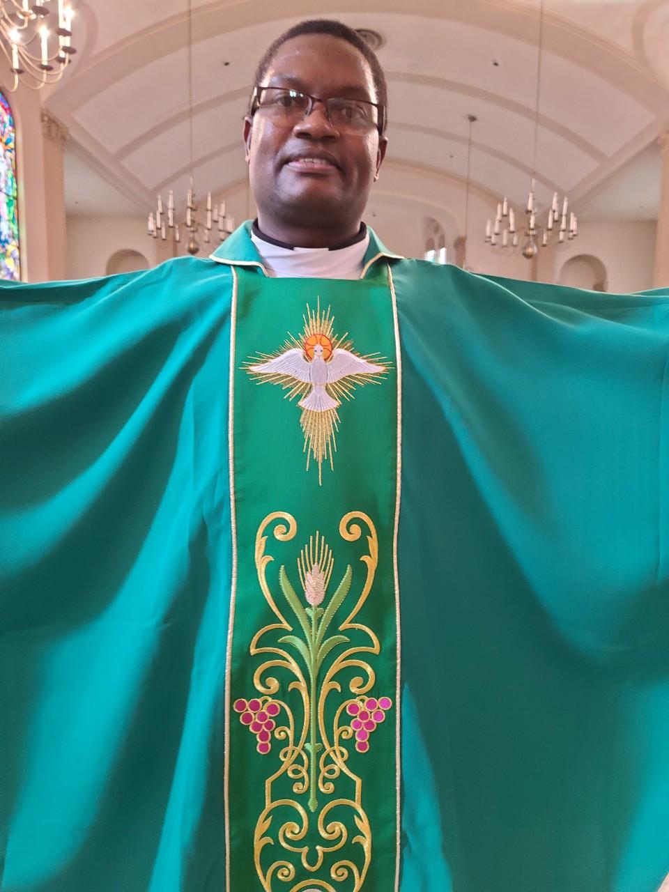 GREEN VESTMENT