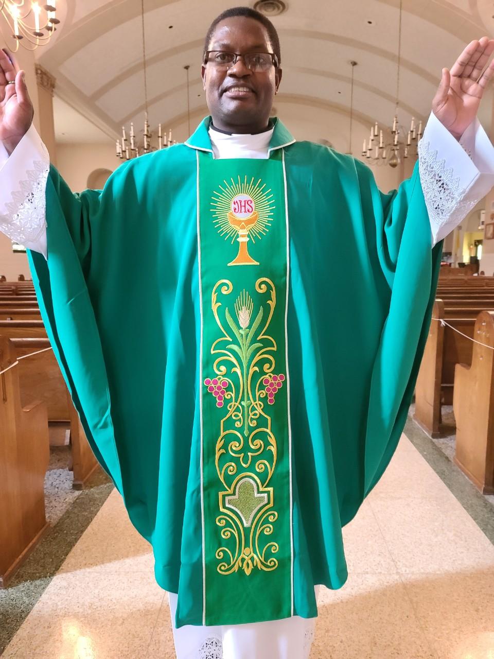 GREEN VESTMENT 07