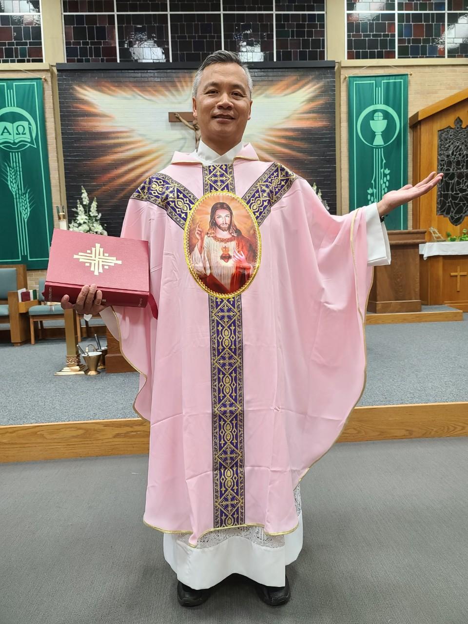 TWO HEARTS PINK VESTMENT 02